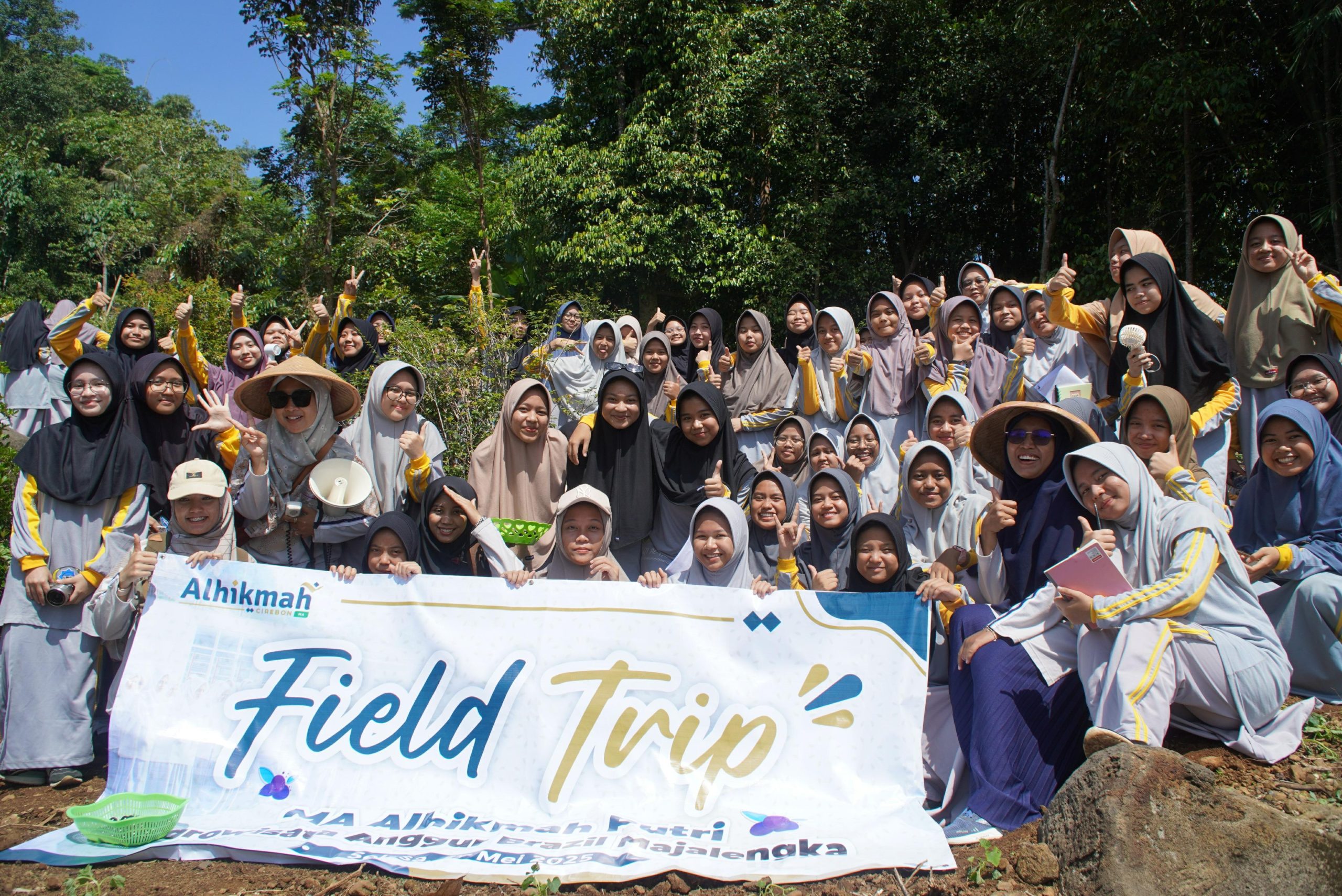 FIELD SERU MA AL-HIKMAH PUTRI: EDUKASI BUAH ANGGUR HINGGA ADRENALIN RIVER TUBING