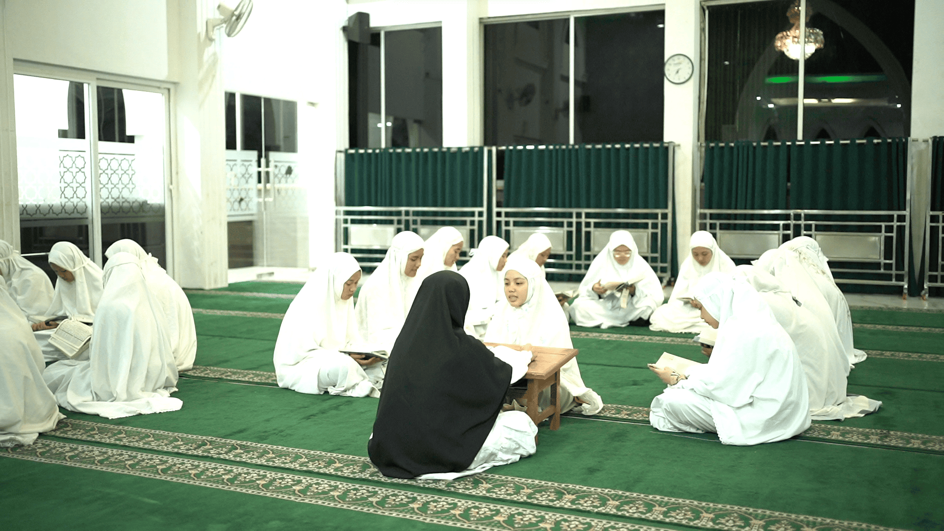 Update OS Pendidikan: Dari Pengajar Menjadi Pengembang Ruh Ilmu dan Adab